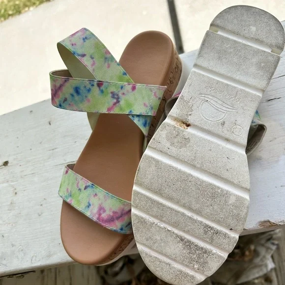 Maui Island Green and Pink Sandals with Watercolor Design - Picture 4 of 4